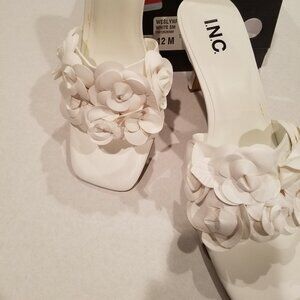 NIB INC International Concepts Women's Weslyn Flower-Trim Slide Sandals, size 12
